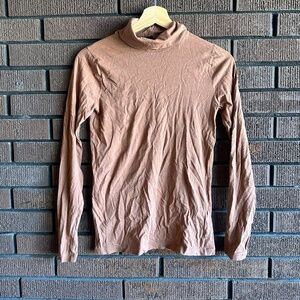 Tissue weight turtleneck